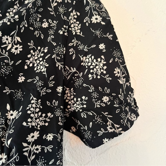 Japna V-neck Black and White Floral Romper Size Small - Picture 5 of 8